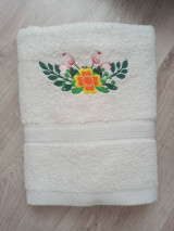 Úžitkový textil - Biela osuška s kvetinovou výšivkou - 14735397_