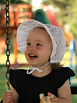 Detské čiapky - Letný detský čepček Ema biely s riaseným šiltom - 14740126_