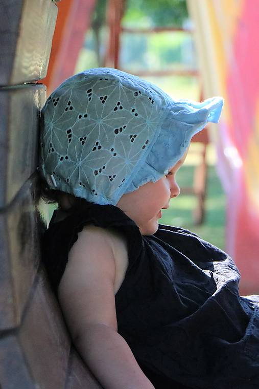 Letný detský čepček Ema belasý s riaseným šiltom