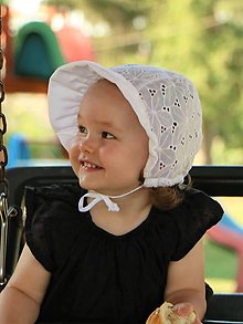 Detské čiapky - Letný detský čepček Ema biely s riaseným šiltom - 14740127_