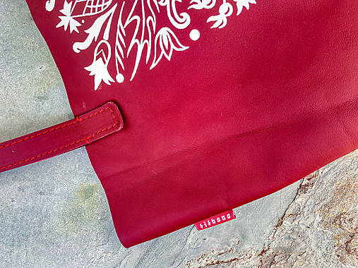 červená upcyklovaná kožená kabelka gaia - ručne maľovaná