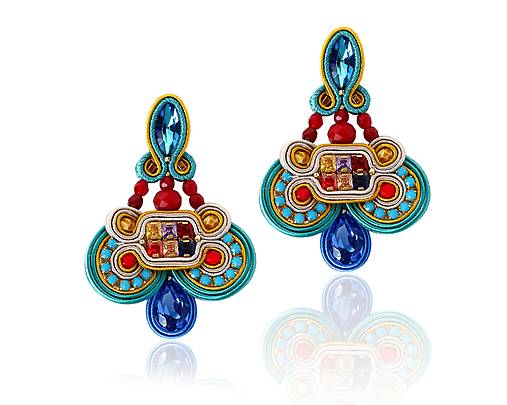 Pestrofarebné soutache náušnice s krištáľmi