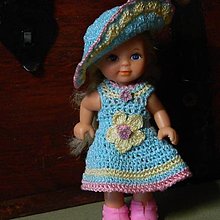 Hračky - háčkované a šité šatičky  pre 11 cm bábiku Evičku (Zelené šaty s kvietkom) - 14750576_
