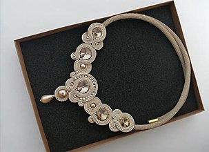 Náhrdelníky - Šujtášový náhrdelník  (Béžová) - 14756108_