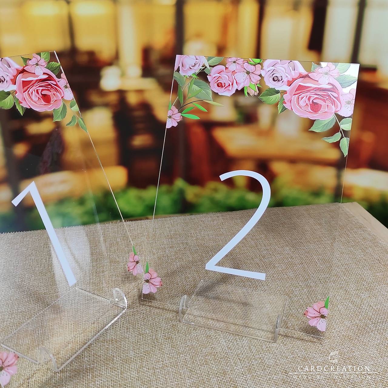 Transparentné čísla na svadobný stôl číry akryl (Veľ. 17x12cm číry akryl+stojan)