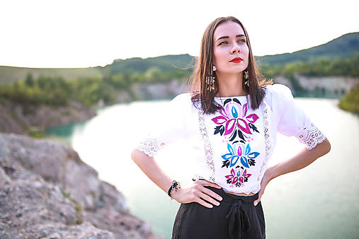 crop top Zámutovské kvety