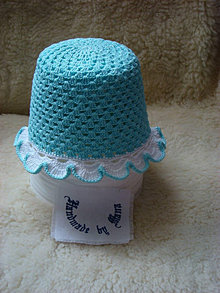 Detské čiapky - Háčkovaný klobúk s bielym lemom - 14767325_