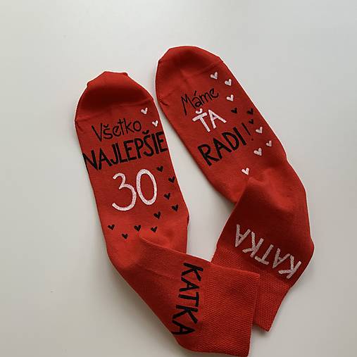 Maľované ponožky s nápisom: "Všetko najlepšie”  s menom (červené)