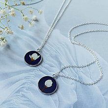 Náhrdelníky - "White bud" in deep blue strieborný náhrdelník - 14789844_