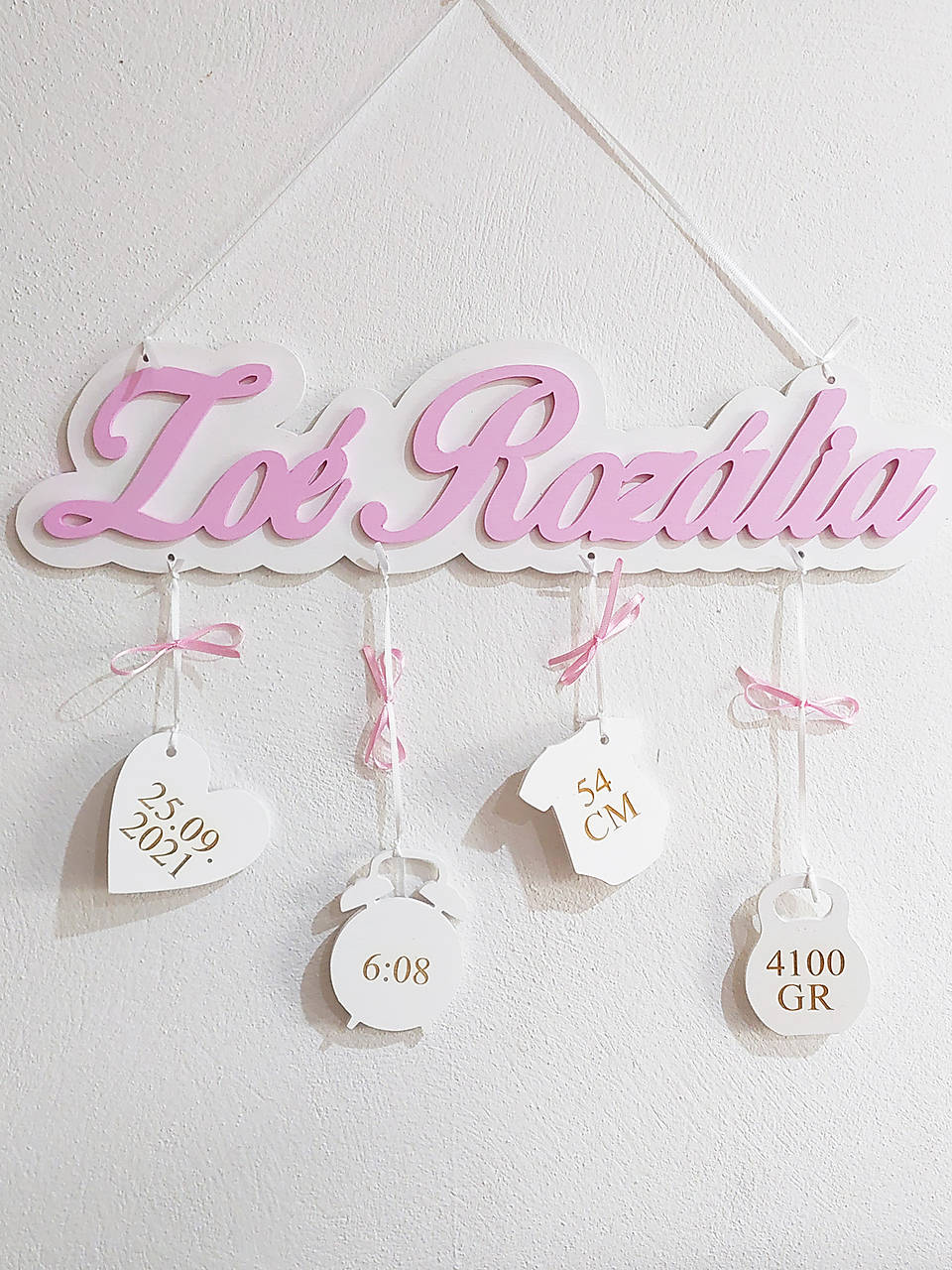 Drevené meno s pozadím a údajmi DVOJ MENO