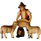 Dekorácie - Pastier kŕmiaci dve ovce - Ľudový - 14791915_