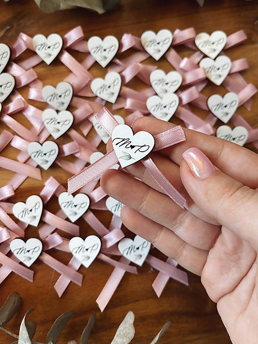 Svadobné pierka - Svadobné pierka s mašličkou staroružovou, farebné srdiečka - 14798515_