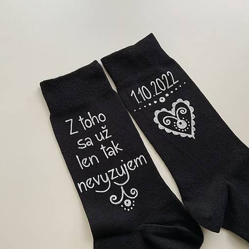 Maľované ponožky k výročiu/svadbe “z toho už nevyzuješ / (+ DÁTUM (TMAVÉ))