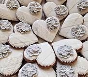 Darčeky pre svadobčanov - Svadobné srdiečko Grey Flower - 14807379_