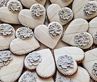 Darčeky pre svadobčanov - Svadobné srdiečko Grey Flower - 14807383_