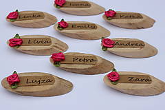 Úložné priestory & Organizácia - Drevené svadobné menovky s ružičkami - 14806872_