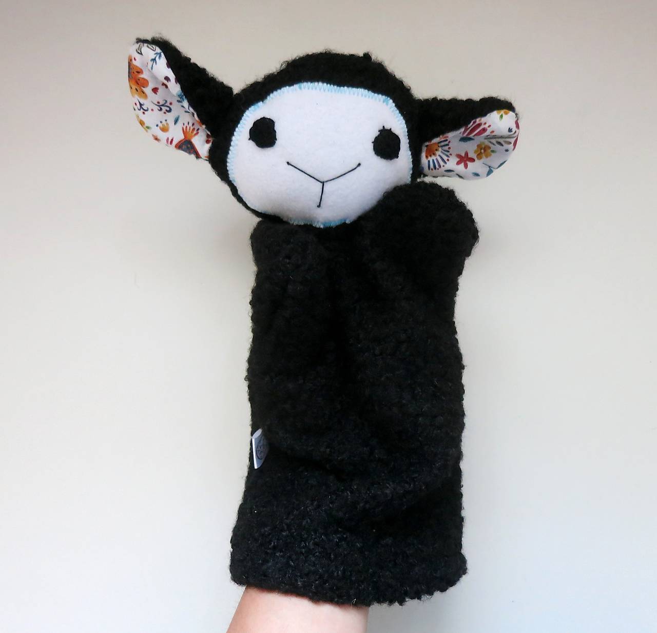Maňuška ovečka (Čierna ovečka z Farebnej záhrady)