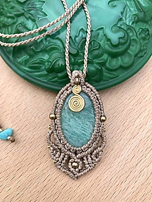 Náhrdelníky - Boho náhrdelník s amazonitom a zlatou špirálou - 14811978_