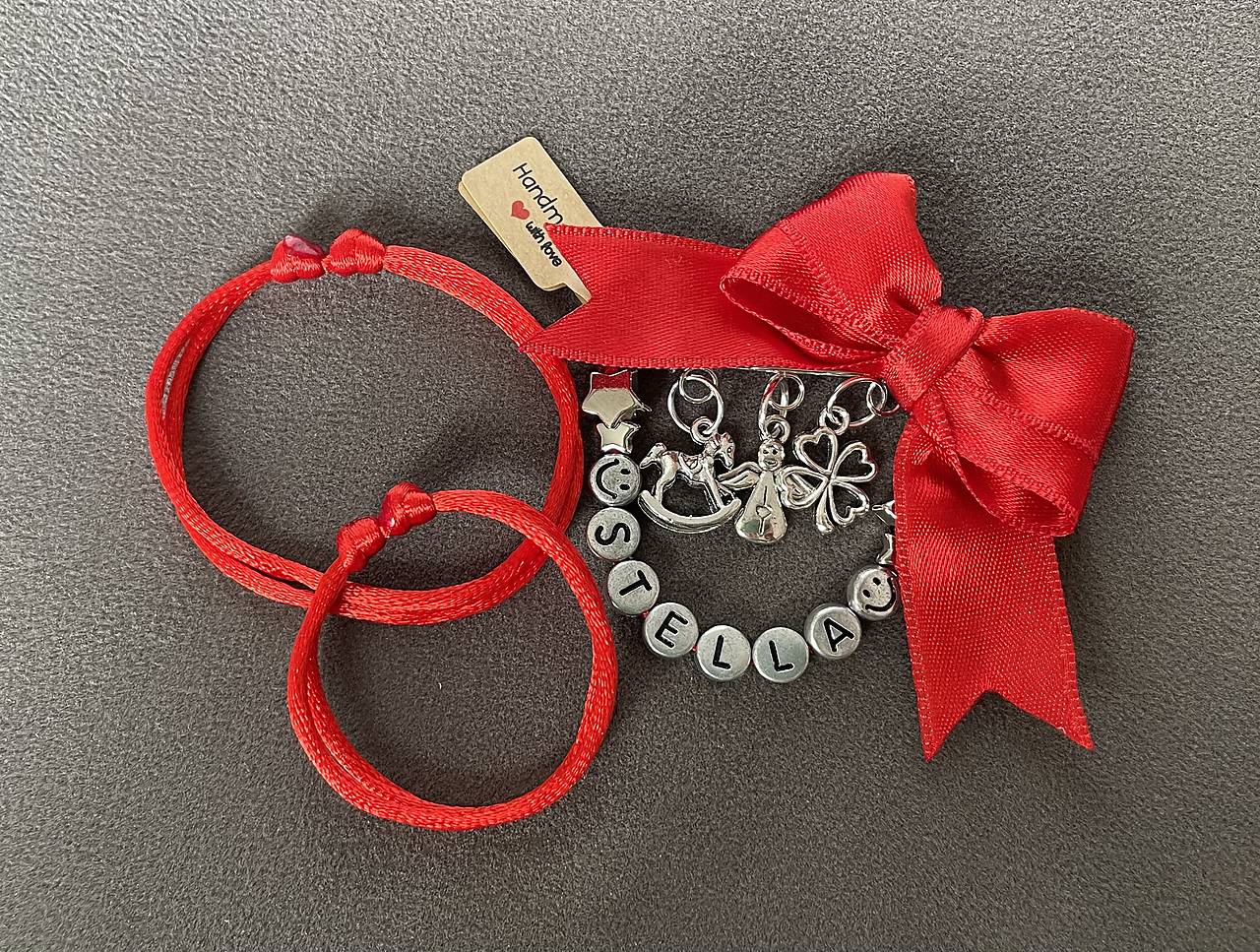 Set proti urieknutiu mama + dieťa, mašlička na kočík/vajíčko s menom + 1x dámsky náramok a 1x detský náramok