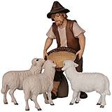 Dekorácie - Pastier kŕmiaci tri ovce -  Ľudový - 14812420_