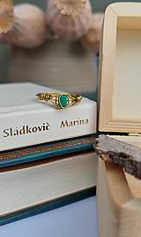 Prstene - zlatý drôtikový prsteň s malachitom - 14814308_