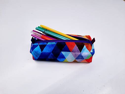 Peračník / pastelkovník pestrofarebné trojuholníky