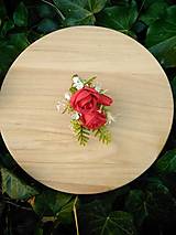 Svadobné pierka - pierko pre ženícha červené ruže - 14816326_
