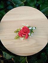 Svadobné pierka - pierko pre ženícha červené ruže - 14816328_