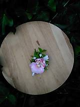 Svadobné pierka - pierko pre ženícha s cyklámenovo-ružovou orchideou - 14820499_