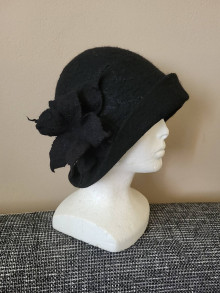 Čiapky, čelenky, klobúky - Čierna elegantná klasika - 14823680_