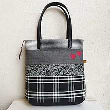 Veľké tašky - ! ! ZĽAVA !! Čiernobiela patchworková taška na veľ.A4 / červené srdiečka ♥♥ - 14823572_