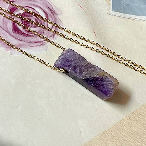 Amethyst Golden Necklace / Náhrdelník so surovým ametystom N020 (č.3)