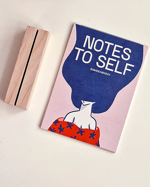 Notes to Self: 12 ilustrovaných motivačnych kariet s dreveným stojanom