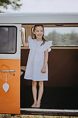 Detské oblečenie - Holubica - ľanové šaty s veľkým volánom a mašľou - 14831390_