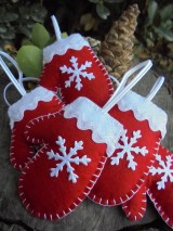 Dekorácie - Vianočné rukavičky (Červená) - 14832964_