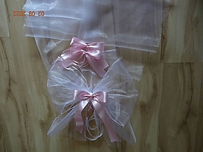 Svadobné pierka - Jednoducha svadobná výydoba auta, 2 ružové saténové mašličky - 14832593_
