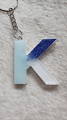 Kľúčenky - Kľúčenka s príveskom zo živice - "K" - 14837570_