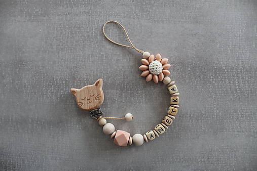 Detské doplnky - Retiazka na cumlík s menom, broskyňová mačička (Dĺžka mena 6-8 písmen) - 14840363_