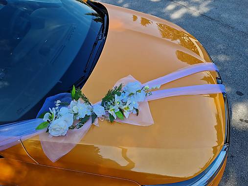 Dekorácie - Výzdoba na auto biela s ikebanou do rohu - 14846066_