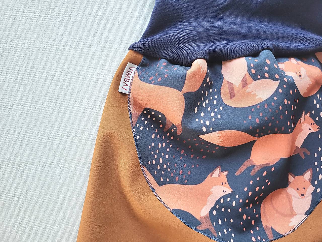 Softshellky "foxes on blue"