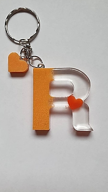 Kľúčenky - Kľúčenka s príveskom zo živice - "R" - 14855468_