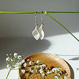 Náušnice - Jemné porcelánové náušnice "white leaves" - 14858195_