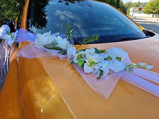 Dekorácie - Výzdoba na auto so zlatou ikebanou - 14859490_