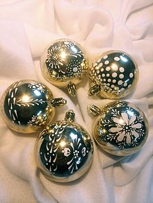 Dekorácie - Vianočná guľa maľovaná - zlatá - 14863087_