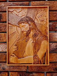 Dekorácie - 3D Drevorezba  Ježiš nesúci kríž. - 14863600_