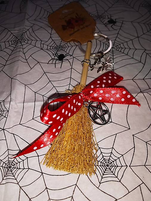 Kľúčenky - Metlička Halloween (Halloween Pentagram s čarodejnicou) - 14864512_