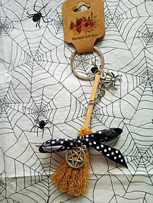 Kľúčenky - Metlička Halloween (Metlička - Pentagram s pavúkom) - 14864503_
