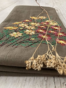 Úžitkový textil - Ľanová utierka STONE s výšivkou jesenná kytica - 14864237_