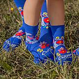 Ponožky, pančuchy, obuv - (F04) Ponožky modré folk kvietky - 14865726_