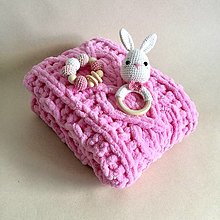 Detské súpravy - Set s ružovou srdiečkovou dekou (Set so zajkom) - 14867641_